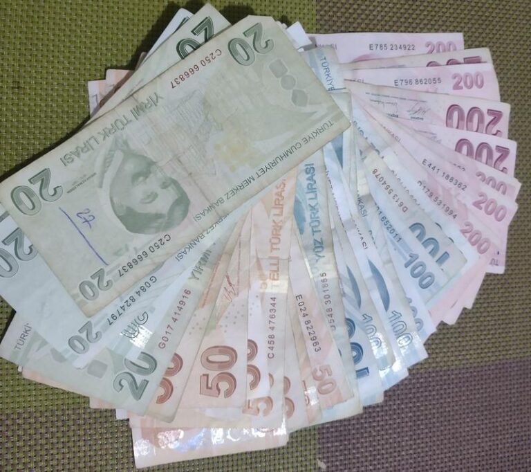 Jaką walutę wybrać w Turcji? Porady na temat korzystnych kursów wymiany