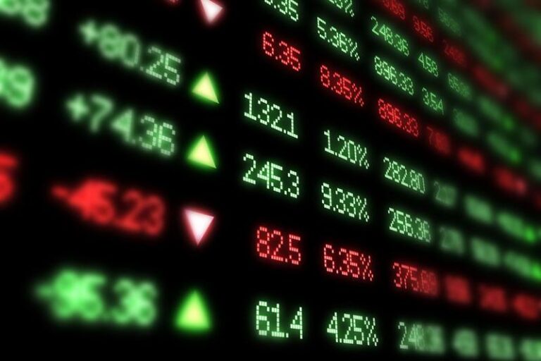 Giełda w finansach: Kluczowe role i funkcje, które warto zrozumieć