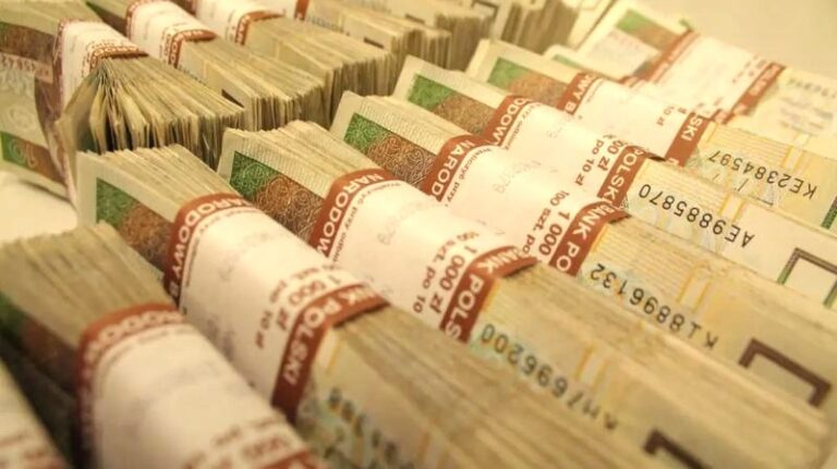 Który bank wprowadza ujemne oprocentowanie? Sprawdź, co to oznacza dla Twoich oszczędności