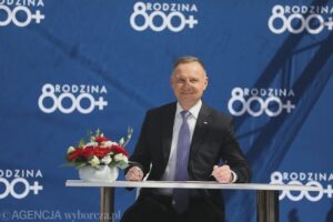 800 plus: Gdzie szukać informacji o wniosku, wypłatach i zasadach programu?