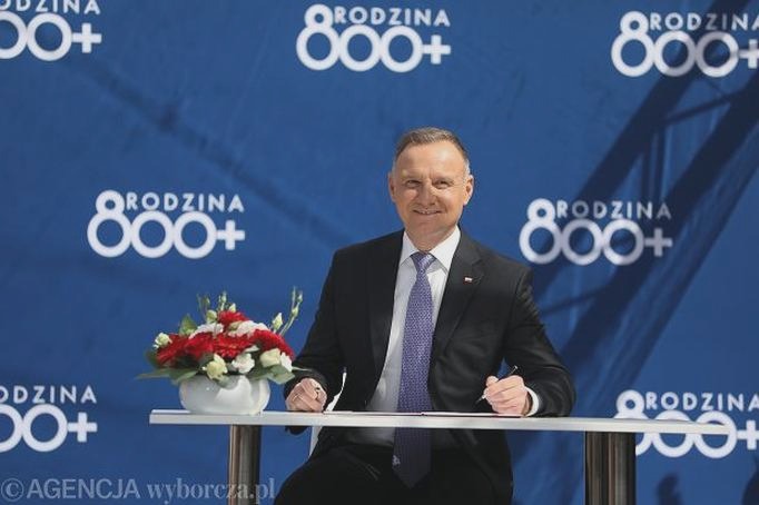 800 plus: Gdzie szukać informacji o wniosku, wypłatach i zasadach programu?