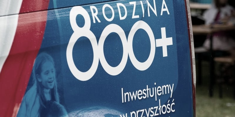 800 plus od stycznia: Kiedy złożyć nowy wniosek, aby nie przegapić wsparcia?