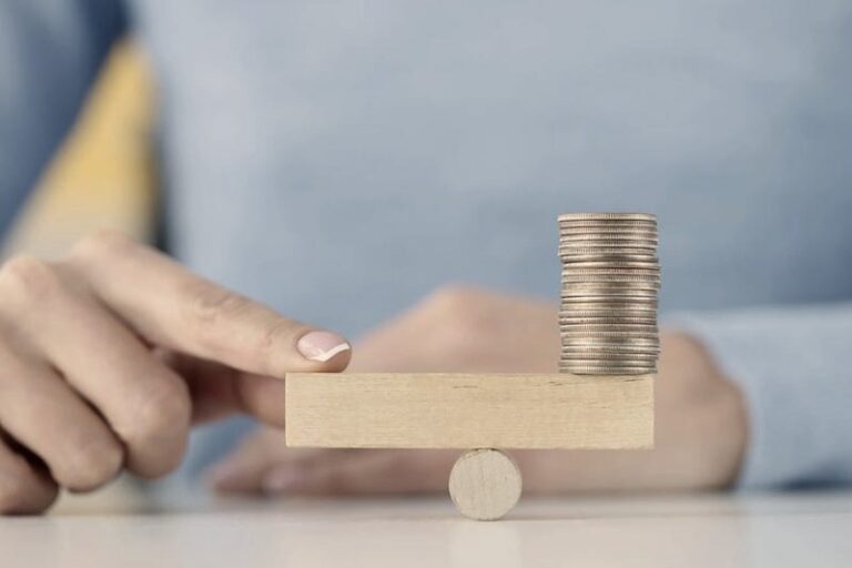 Jak sprawdzić zadłużenie firmy? Ogranicz ryzyko finansowe