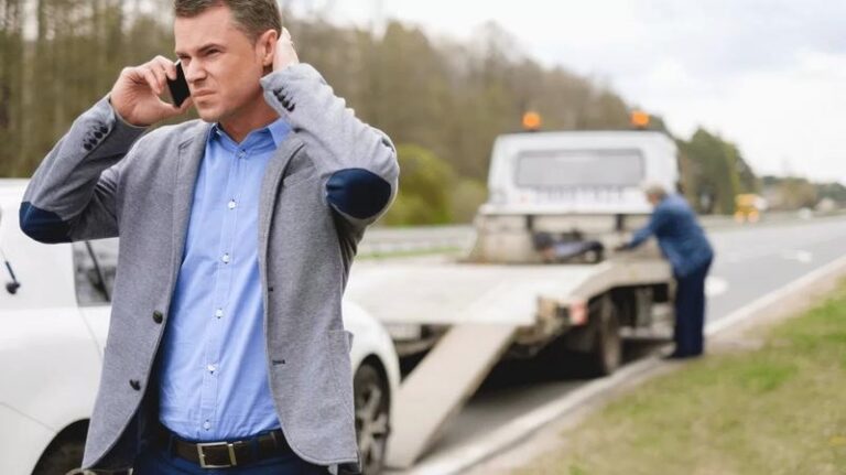 Naprawa bezgotówkowa — na kogo wystawić fakturę i uniknąć problemów z VAT?