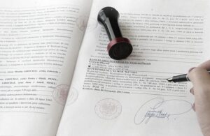 Ile kosztuje kopia notarialna? Stawki i opłaty 2026
