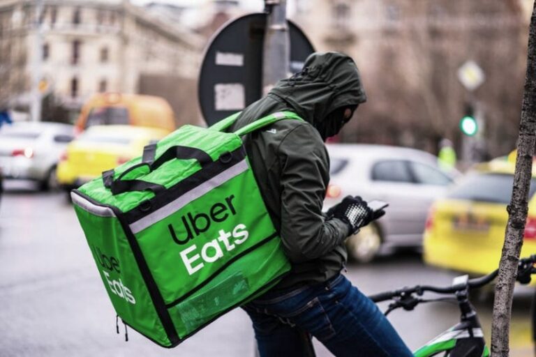 Ile można zarobić na Uber Eats? Realne stawki, koszty i zarobek netto
